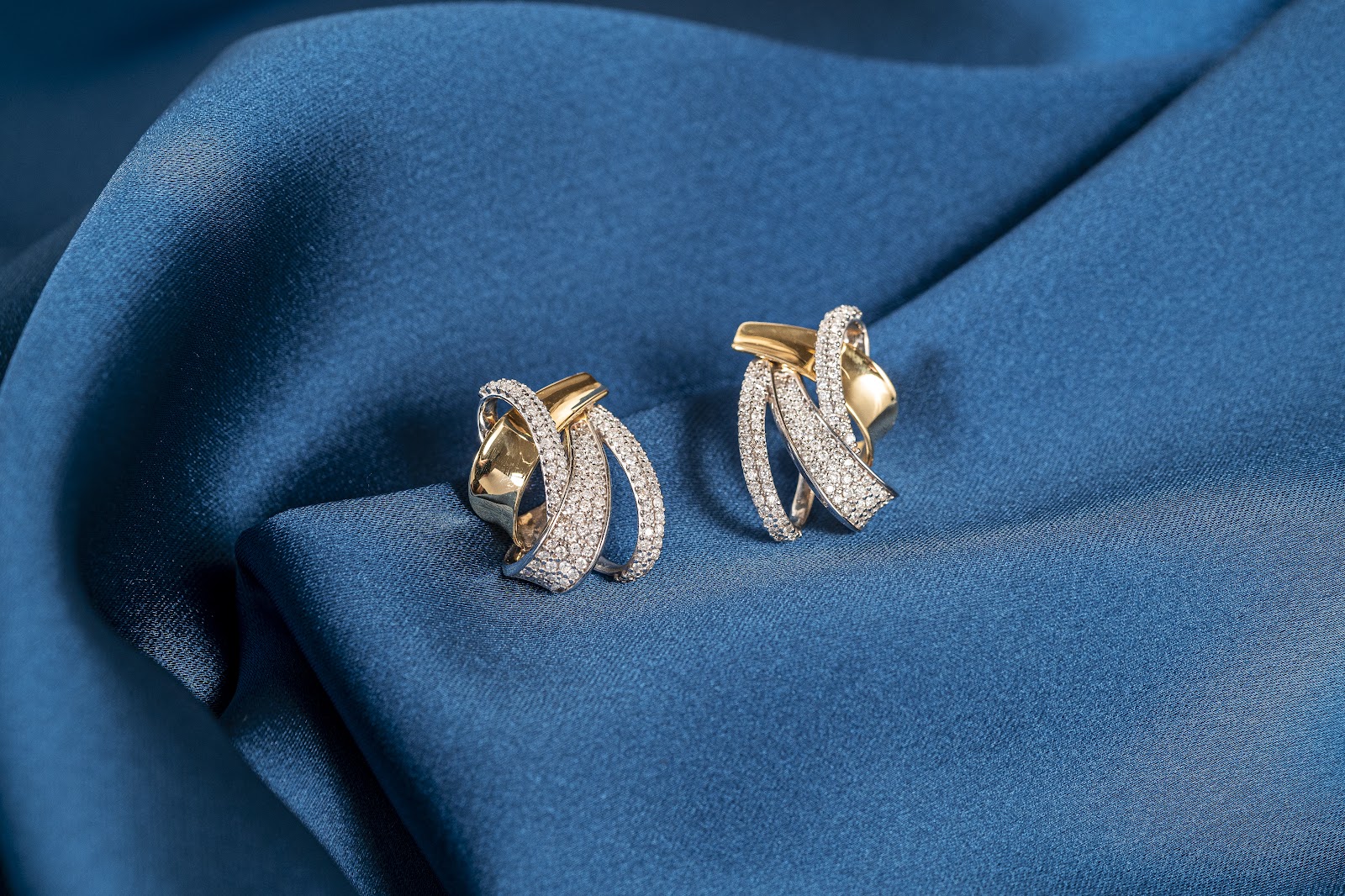 O Luxo dos Brincos de Ouro e Diamante