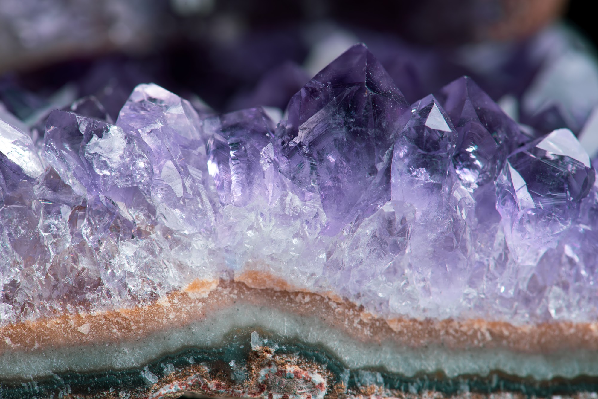 Ametista brasileira: cor, origem e a riqueza mineral do Rio Grande do Sul